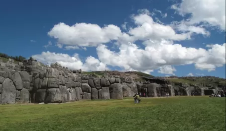 The zigzag walls of Sacsayhuaman (Sexy Woman), the fortress protecting Cusco.