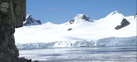 Antarctic tour of Half Moon Island