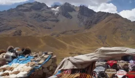 Market stalls at La Raya Pass
