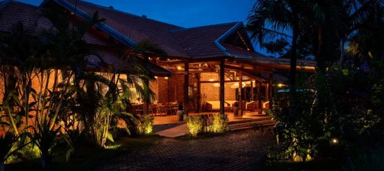 Hotel Entrance / Reception