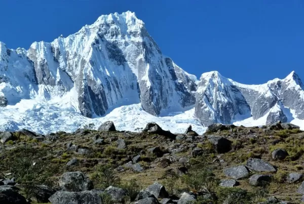 The snowy peaks of Cordillera Blanca 