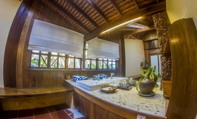 Rosewood Residence Bathroom