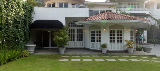 Ru Boutique Exterior