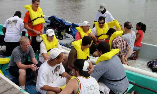 A student group departs from Billy Hawk Caye