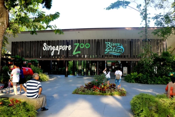 Entrance of Singapore zoo and river safari