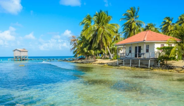 Tobacco Caye - Relaxing at Cabin or bungalow on small tropical island at Barrier Reef