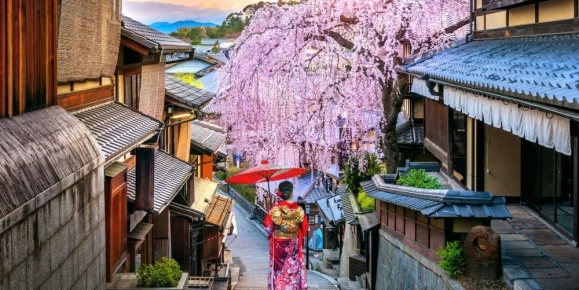 Woman wearing japanese traditional kimono walking at Historic Higashiyama district