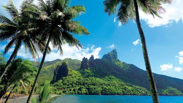 Green peaks and ocean views of Nuku Hiva