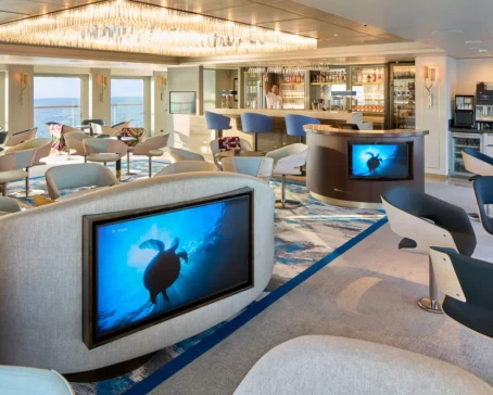 National Geographic Islander II, lounge