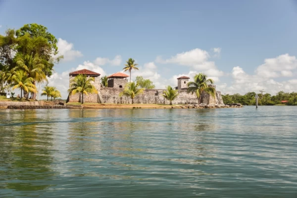 Castillo de San Felipe de Lara on the water of the Rio Dulce
