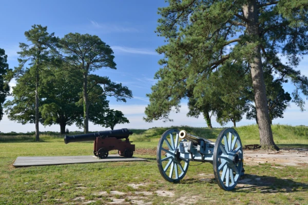 Cannons stand at Yorktown Battlefield
