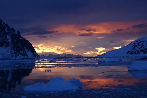 Lingering sunsets in Antarctica