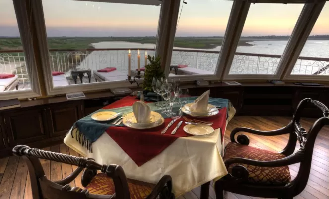 Dining aboard the Jahan.
