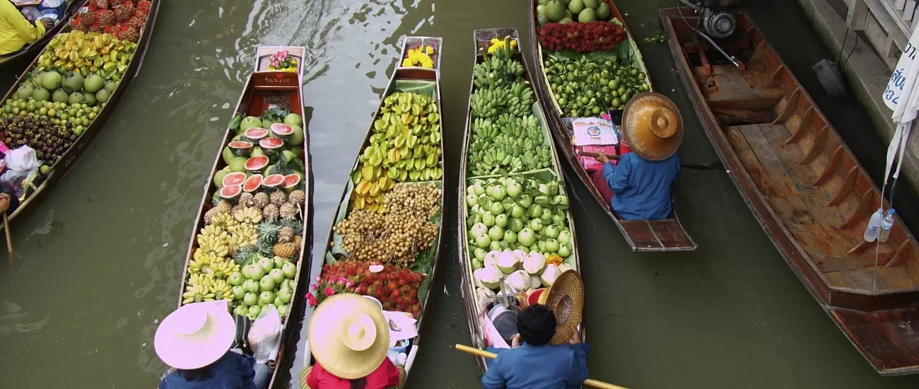 Talaat Naam -- Thailand's floating markets
