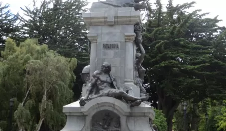 Ferdinand Magellan statue in Plaza Munoz Gamero 