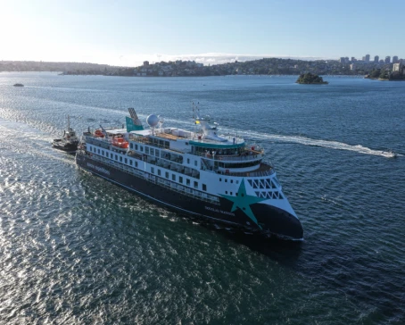 Douglas Mawson arrives in Sydney