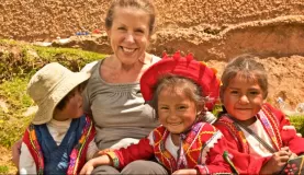 Teresa with Peruvian children