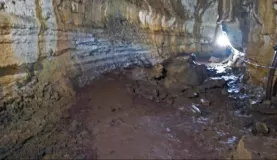(Santa Cruz) Inside the lava tube