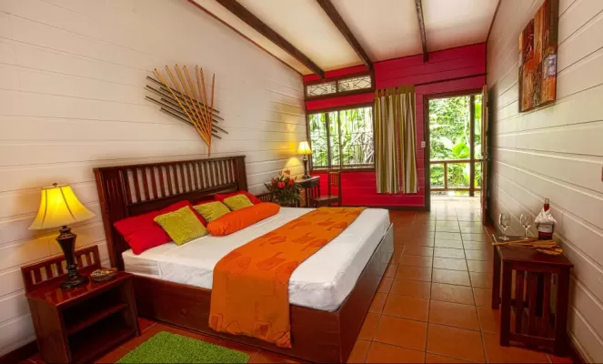 Modern and spacious suites at Pachira Lodge