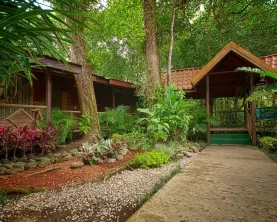 The charming Pachira Lodge