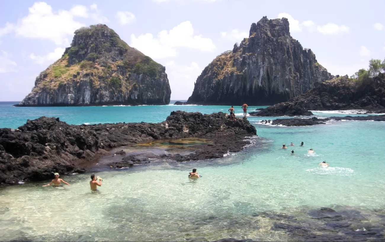 Relax in the waters of Fernando de Noronha