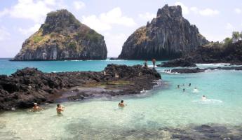 Relax in the waters of Fernando de Noronha