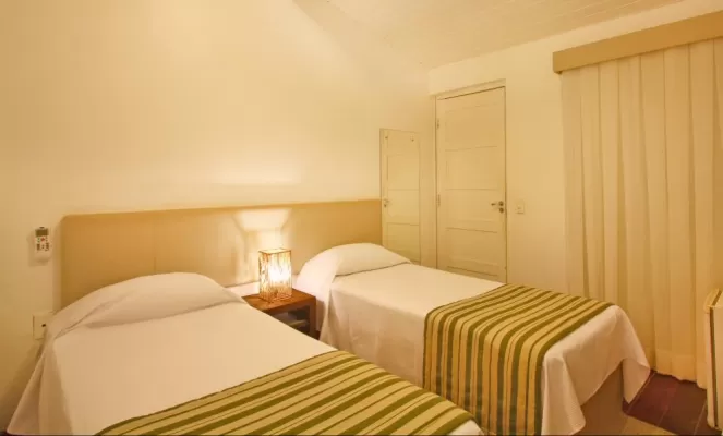 A comfortable twin suite at Pousada Mar Atlantico 