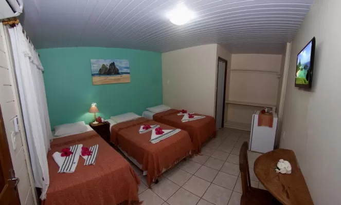 A comfortable triple suite at Pousada Lenda das Aguas