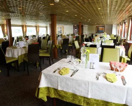 Enjoy fine dining on the Michelangelo as you cruise through Italy