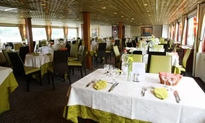 Enjoy fine dining on the Michelangelo as you cruise through Italy