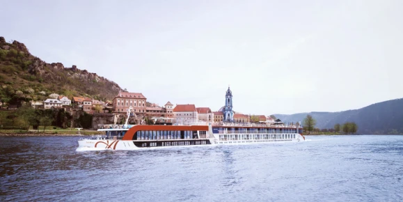 AmaReina Ship