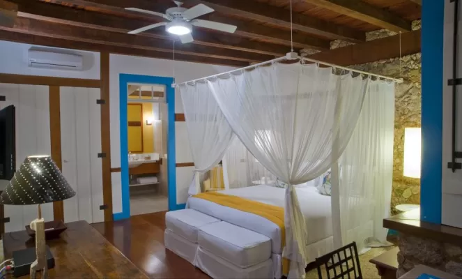 The romantic and spacious luxo suite at Pousada Casa da Turquesa