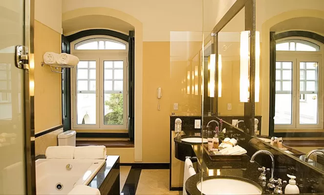 Your luxurious bathroom at Pousada do Convento do Carmo
