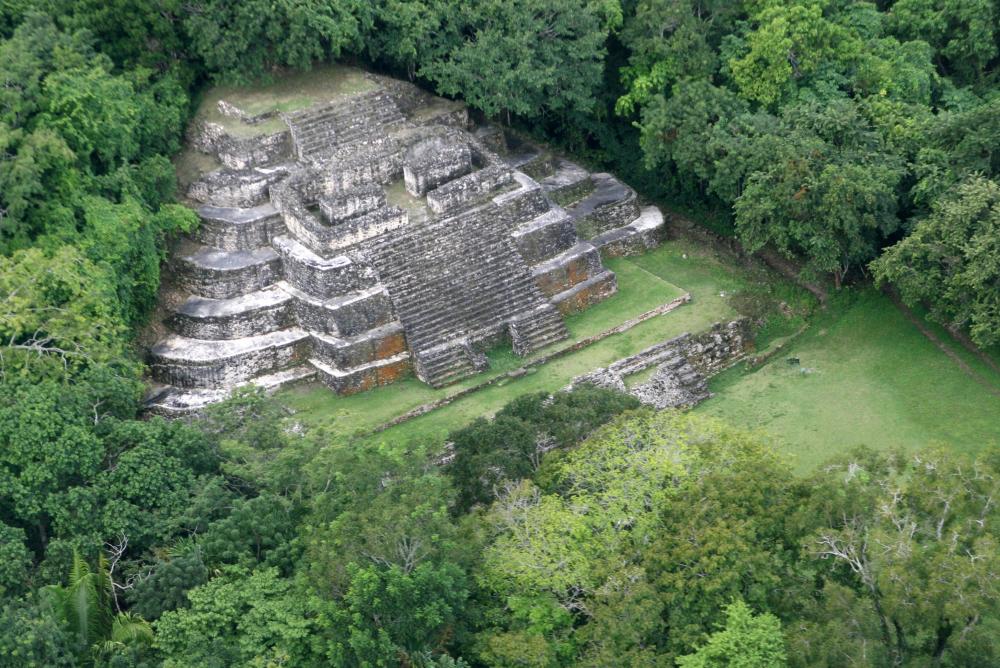 Lamanai Outpost Lodge - Enjoy a jungle lodge in Belize