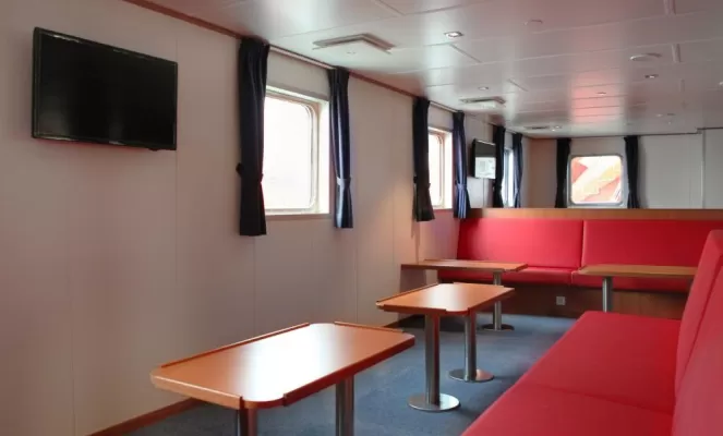 Bar and observation lounge aboard the Ortelius.