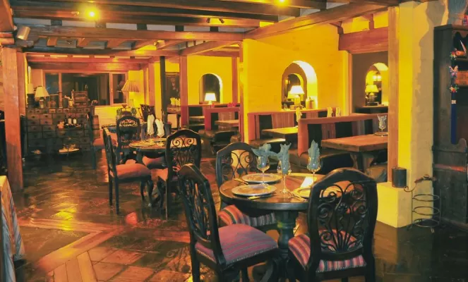 Hacienda Rumiloma dining room