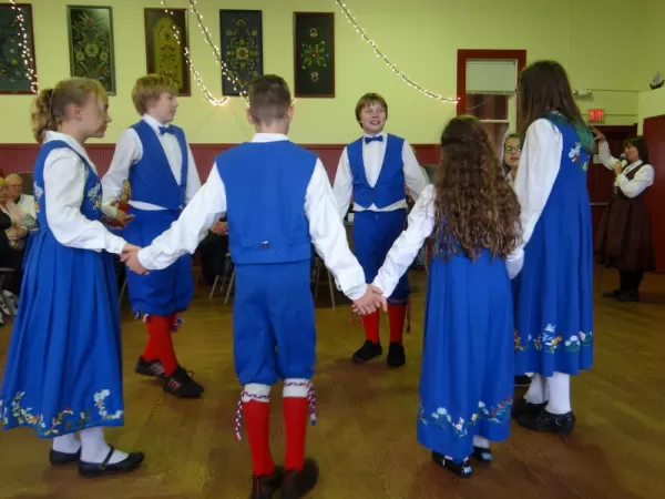 students perform Norwegian traditional dances