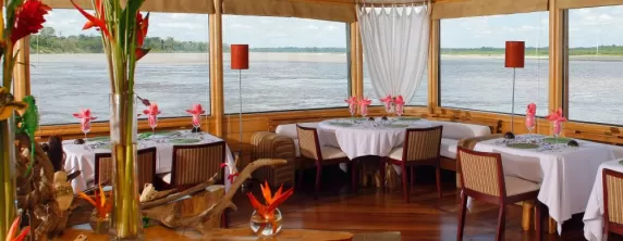 The dining room on the Delfin