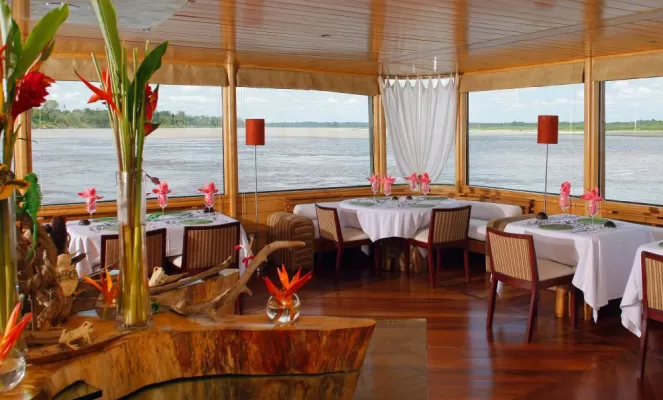 The dining room on the Delfin