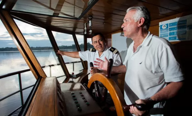 Learn to sail on the bridge of the Delfin