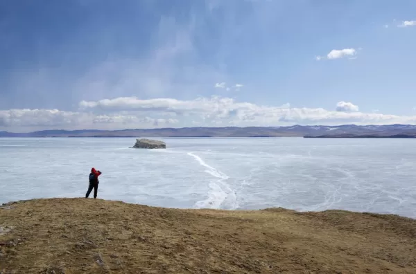 Traveler photographing a rift lake in Russia.