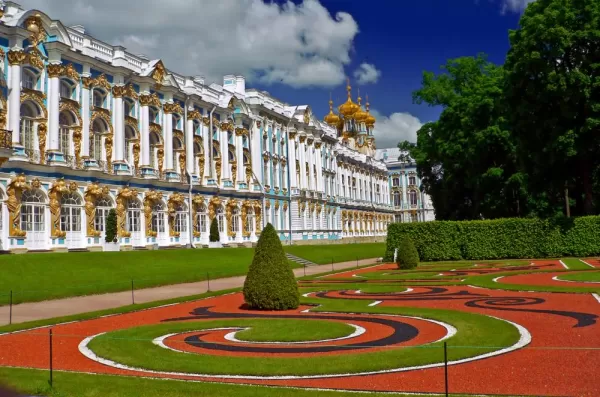 The beautiful gardens of the Yekaterinksy Palace.