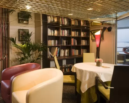 Relax in the library aboard the MS Vivaldi