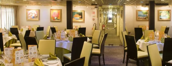 The luxurious dining room on the MS Vivaldi