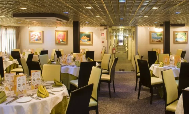 The luxurious dining room on the MS Vivaldi