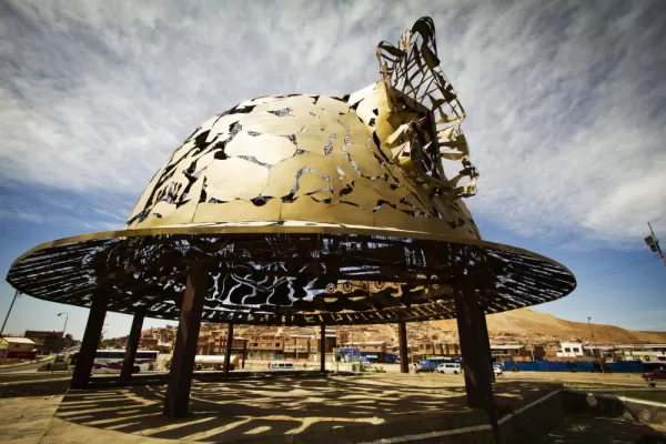 An exquisite miner's helmet sculpture in Oruro gives tribute to the area's rich mining history