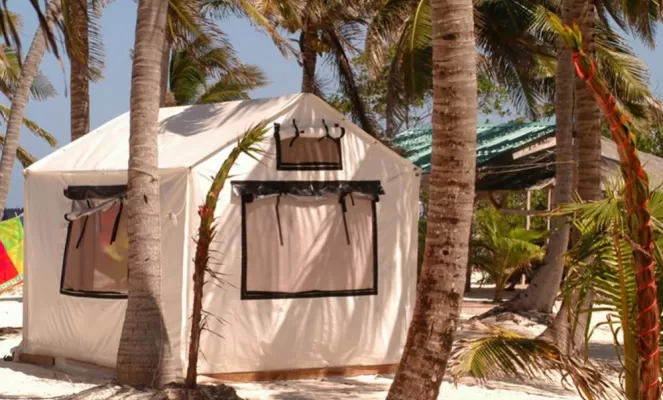 Rustic beach accomodations at the Glover's Reef Field Camp