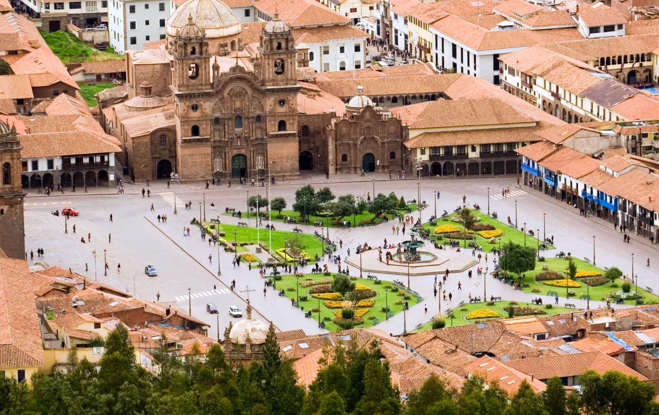 Aerial view of a plaza in Lima.