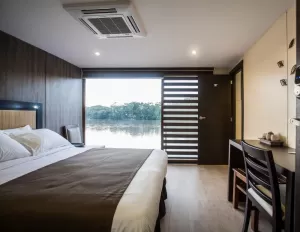 View the Amazon from your deluxe single suite aboard the Anakonda.