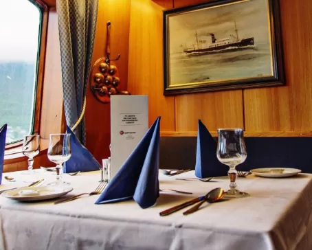Enjoy fine dining on the MS Lofoten